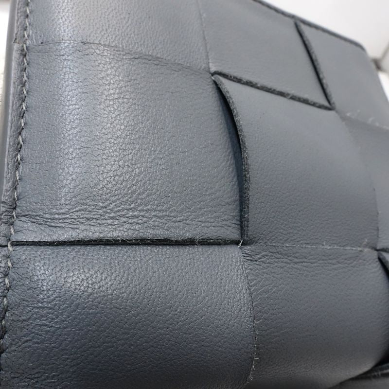 【中古】BOTTEGAVENETA ボッテガヴェネタ 二つ折り財布 マキシイントレチャート スモールカセットウォレット レザー グレー レディース /182007