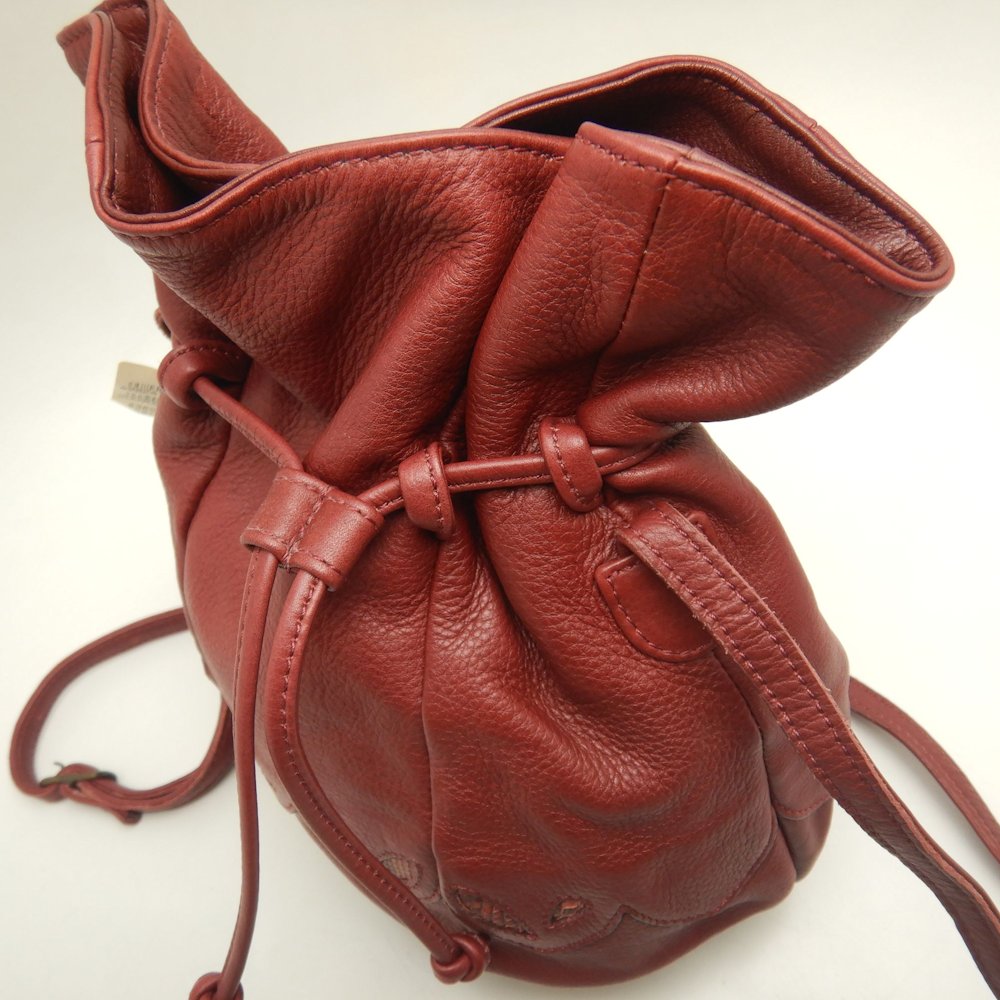 AOYAMA IBIZA 青山イビサ 巾着ショルダー 型押し 8360-00360 ショルダーバッグ レザー ワインレッド レディース /253701【中古】