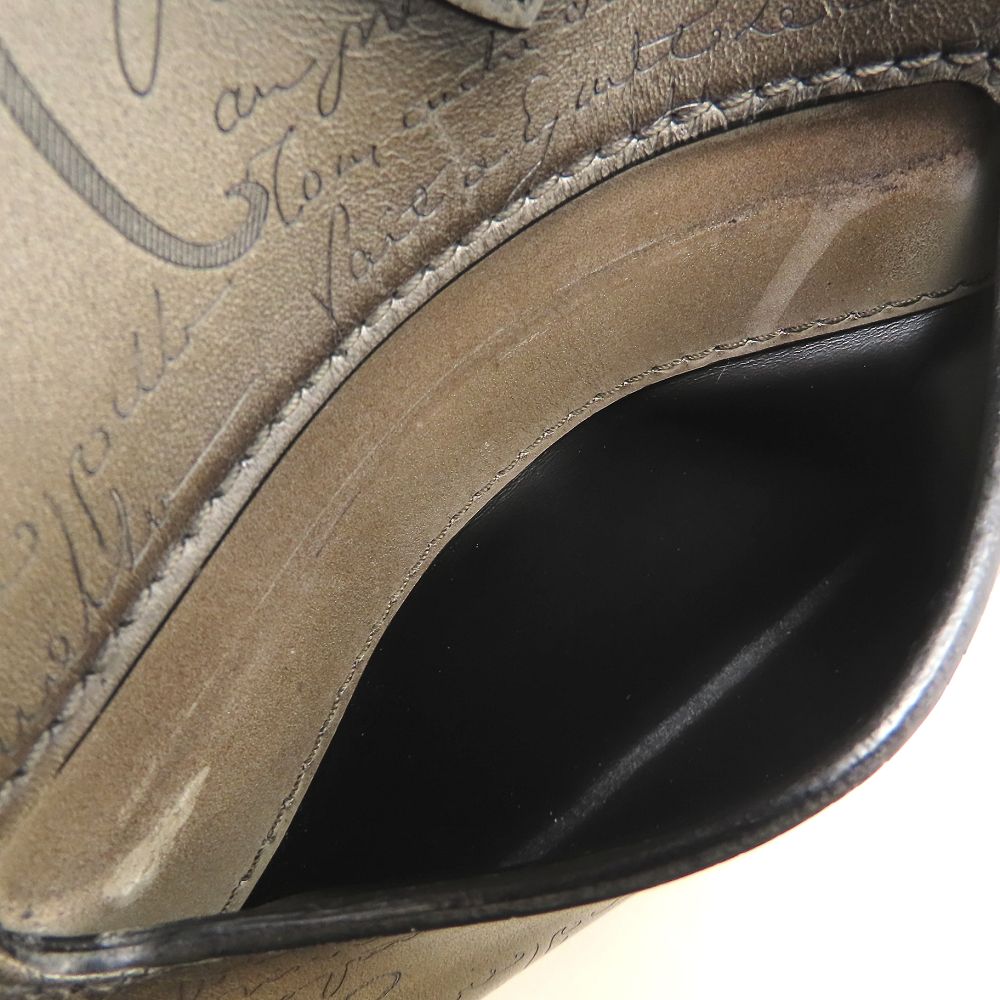 Berluti ベルルッティ トゥジュール ガリバー メッセンジャー ハンドバッグ カリグラフィ スクリットレザー Sandstorm カーキ系 レディース/353318【中古】