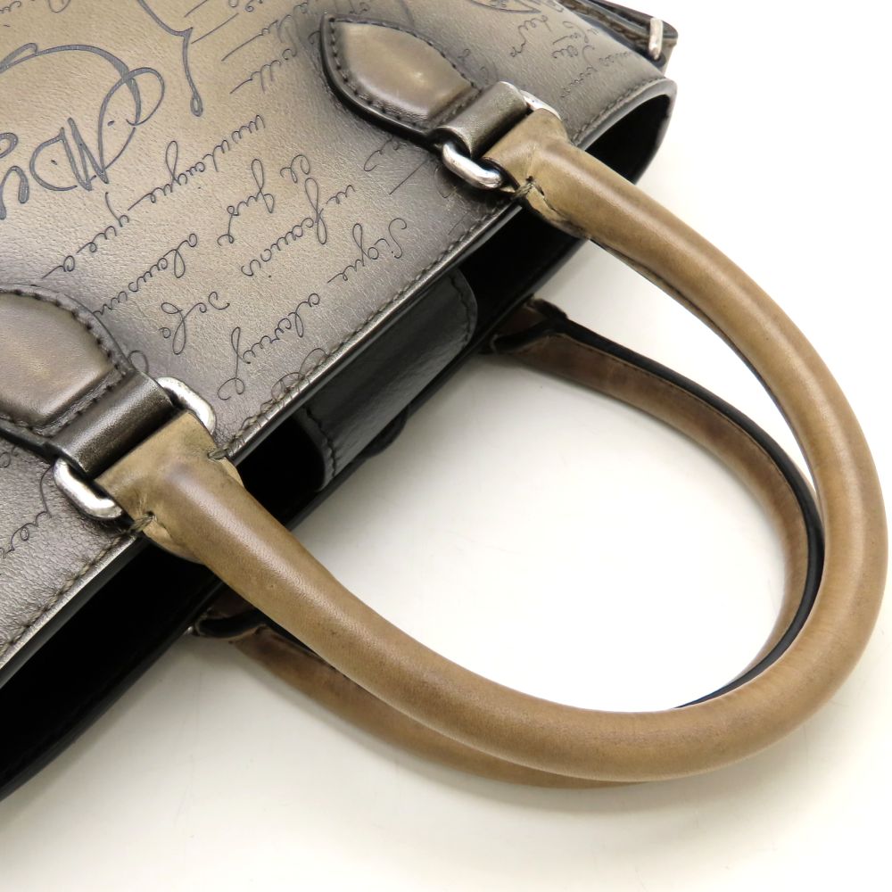 Berluti ベルルッティ トゥジュール ガリバー メッセンジャー ハンドバッグ カリグラフィ スクリットレザー Sandstorm カーキ系 レディース/353318【中古】